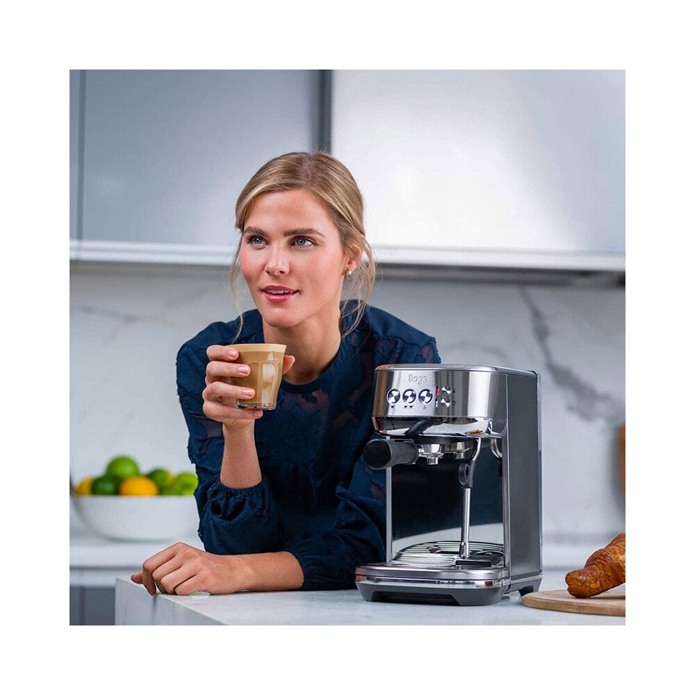 Es la mejor cafetera semiautomática en su precio y tiene descuento: la Sage  Bambino es un espectáculo con espressos y lattes